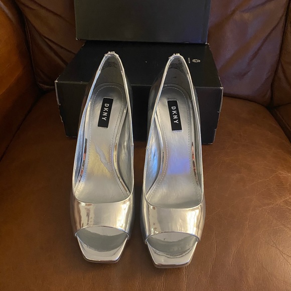 Calvin Klein - Picture 2 of 3